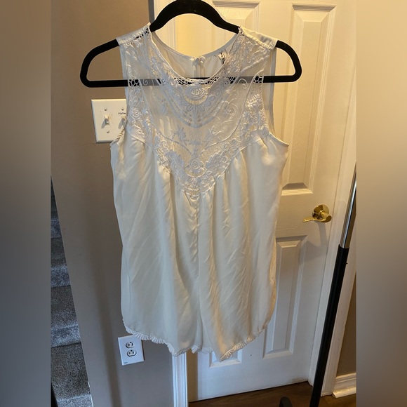 Jen’s Pirate Booty x Free People Wanderlust Romper - Picture 4 of 11